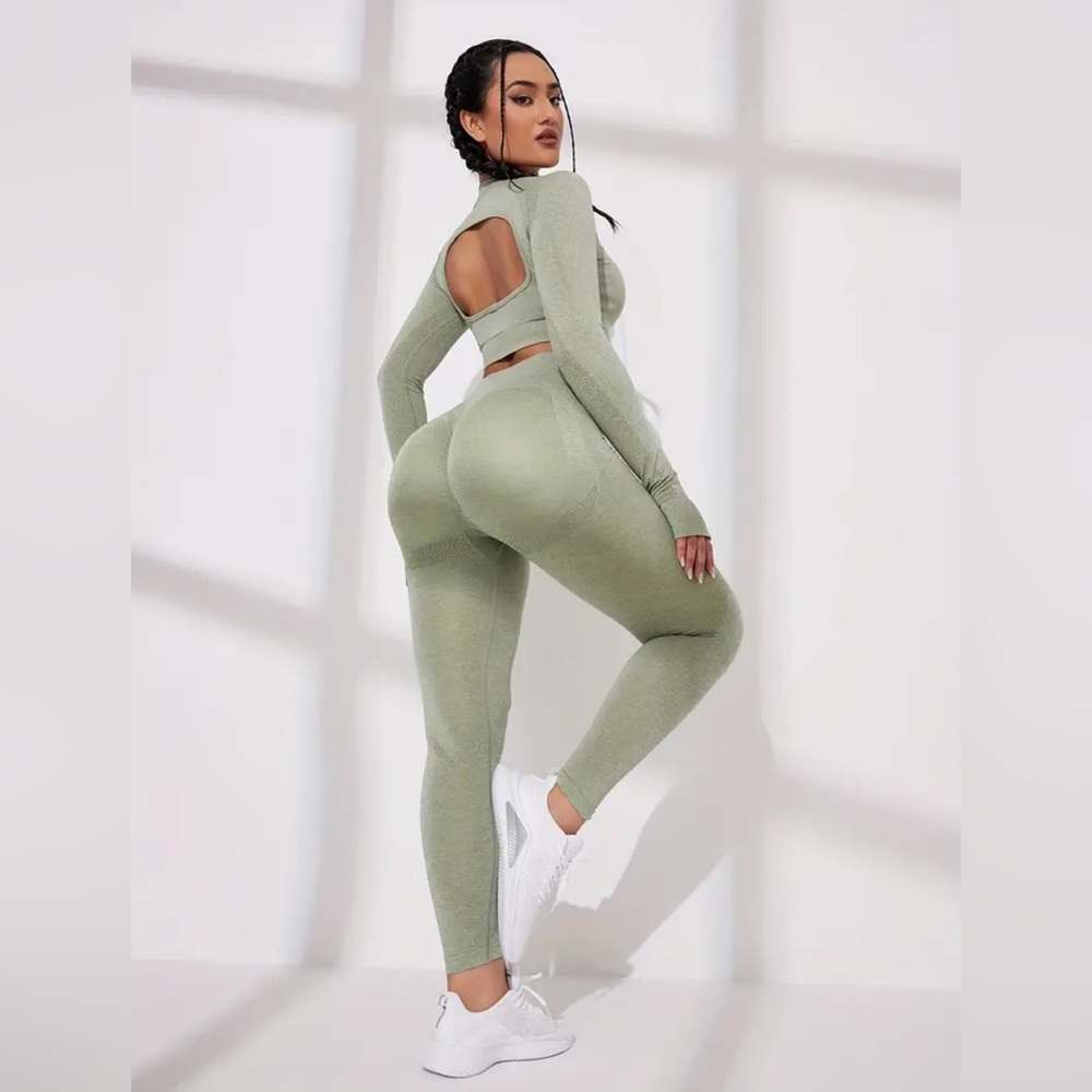 Women's sporty round neck backless top in Matcha size small